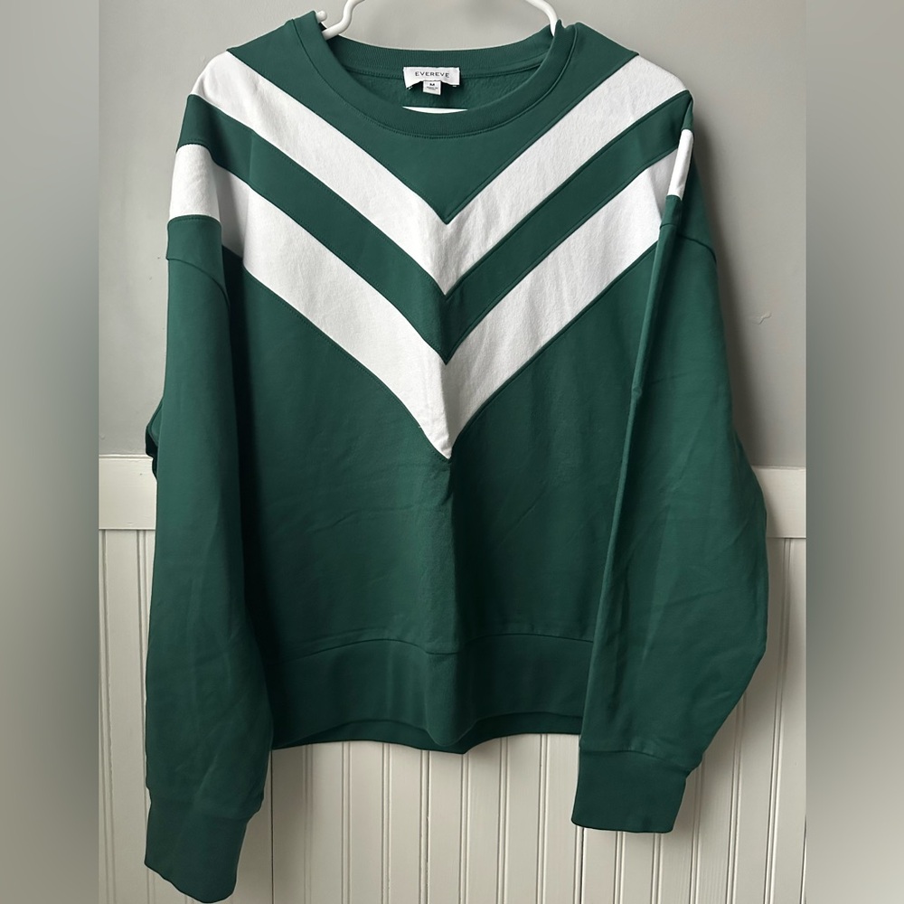 Evereve chevron sweatshirt. Size medium. 
Perfect for ski trip!